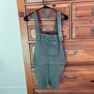 Chaser Women’s Green Overall Shorts Size Medium NWOT